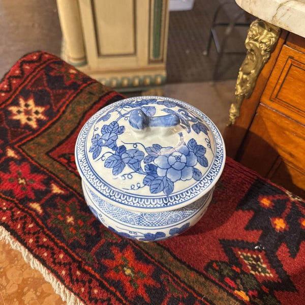 BLUE AND WHITE FOO DOG JAR 8X8