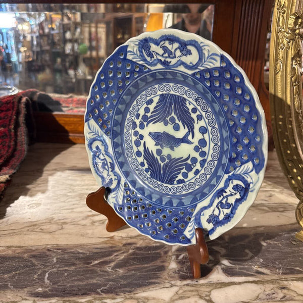 BLUE AND WHITE FISH PLATE 10"