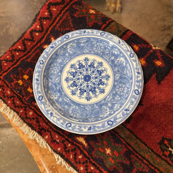 BLUE AND WGITE PLATE 8"