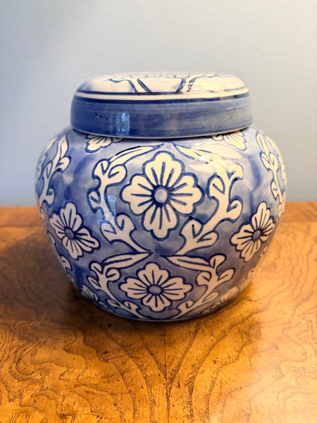 Blue and white covered urn 6x7