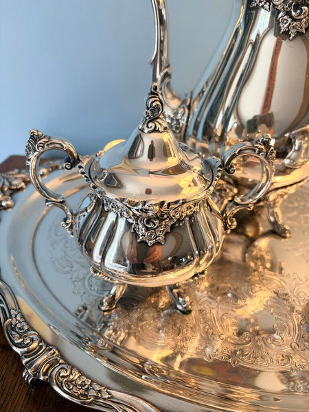 Fabulous vintage Wallace "Baroque" silver plate 5 piece coffee service with approx 24x15 handled tray, coffee pot, sugar with lid and creamer