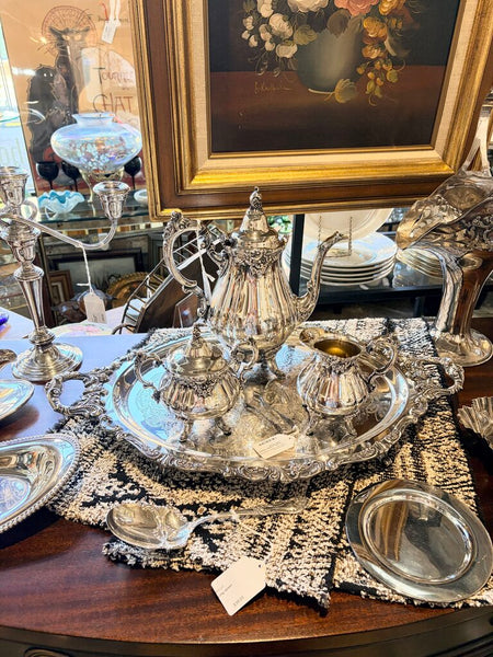 Fabulous vintage Wallace "Baroque" silver plate 5 piece coffee service with approx 24x15 handled tray, coffee pot, sugar with lid and creamer