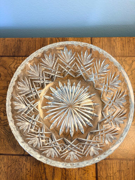 Lovely cut glass bowl approx 8x4