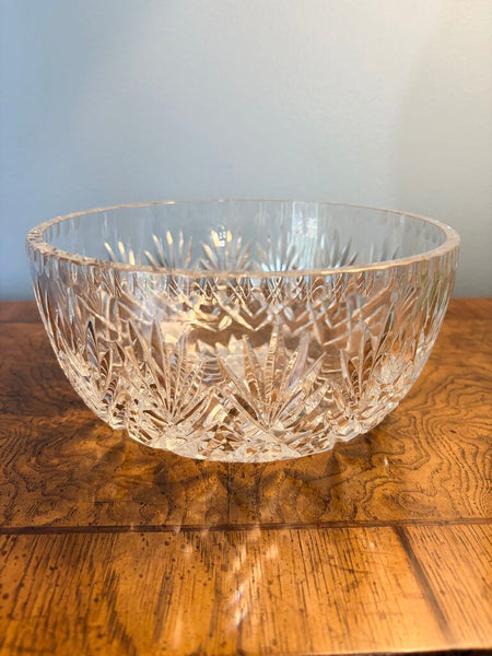 Lovely cut glass bowl approx 8x4