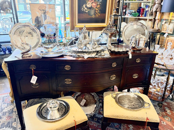 Vintage Federal/Hepplewhite mahogany sideboard with serpentine front and spade feet approx 66x22x37.5 For pick up only