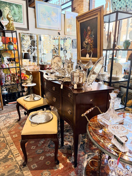 Vintage Federal/Hepplewhite mahogany sideboard with serpentine front and spade feet approx 66x22x37.5 For pick up only