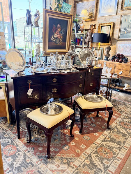 Vintage Federal/Hepplewhite mahogany sideboard with serpentine front and spade feet approx 66x22x37.5 For pick up only