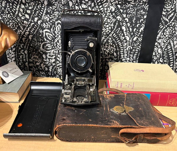 LATE 1910s EASTMAN KODAK AUTOGRAPHIC No. A-122 FOLDING CAMERA & ORIGINAL EKC LEATHER CASE