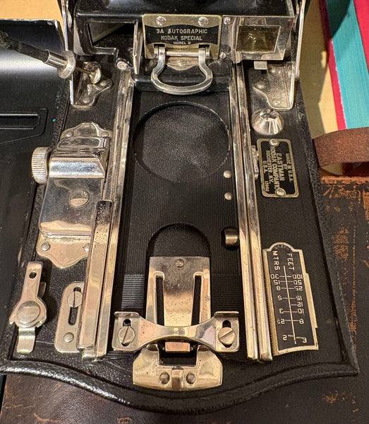 LATE 1910s EASTMAN KODAK AUTOGRAPHIC No. A-122 FOLDING CAMERA & ORIGINAL EKC LEATHER CASE