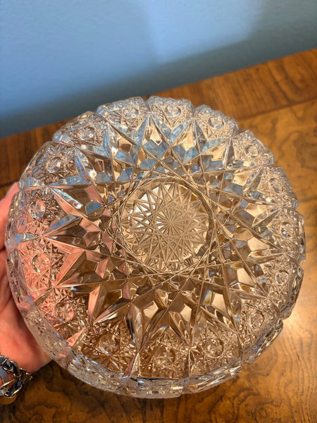 Heavily cut pin wheel pattern bowl approx 7x3.25