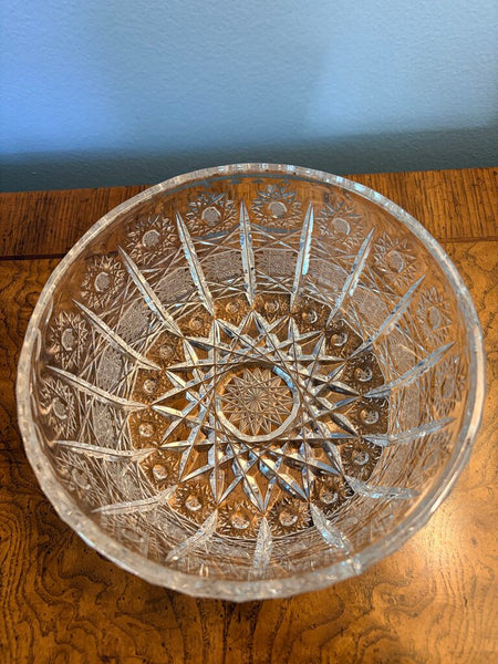 Heavily cut pin wheel pattern bowl approx 7x3.25