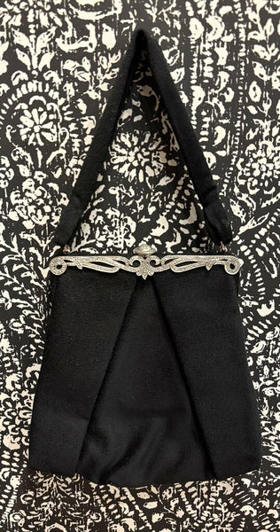 1940s WOOL HANDBAG WITH ORNATE CLASP & SILK LINING