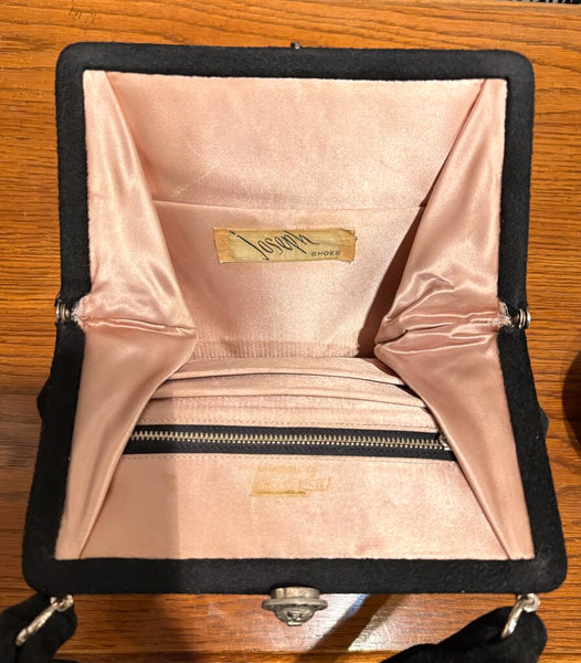 1940s WOOL HANDBAG WITH ORNATE CLASP & SILK LINING