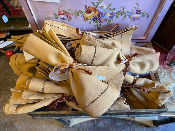 Italian linen napkin in ochre - EACH