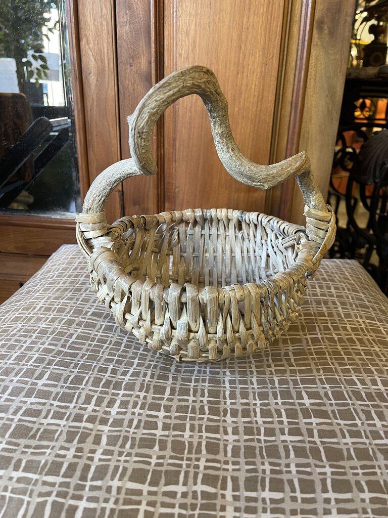 Twisted handle basket9x9
