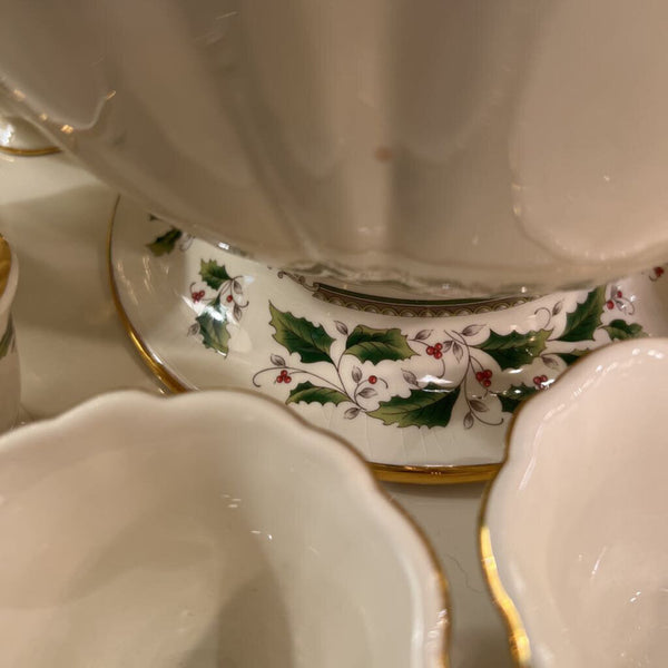 13 piece holiday punch bowl set. 10 cups, plate bowl and ladle