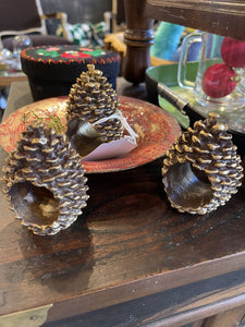 Set of 4 pine cone napkim holders