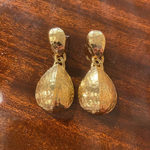Vintage hammered hinged gold earring (1.75"L)