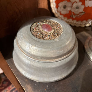 Vintage jewelry box/music box