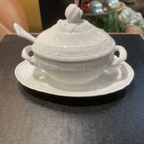 Miniature Richard Ginori Italian porcelain tureen