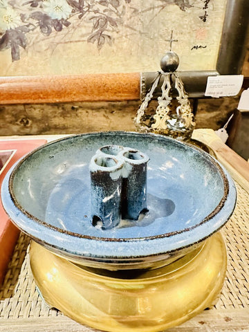 Ikebana style pottery vase/vessel
