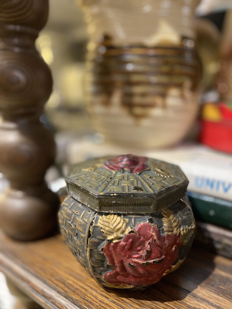 Red rose dresser box